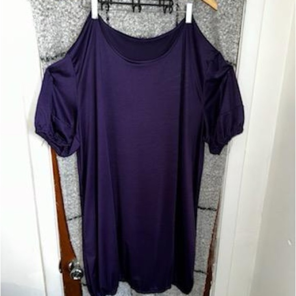 This dress is amazing, only worn once and has an incredible look and fit.